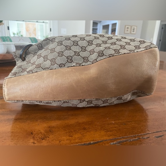 Gucci Canvas and Leather Tote Bag in beige. Great condition and authenticated. - Picture 9 of 11